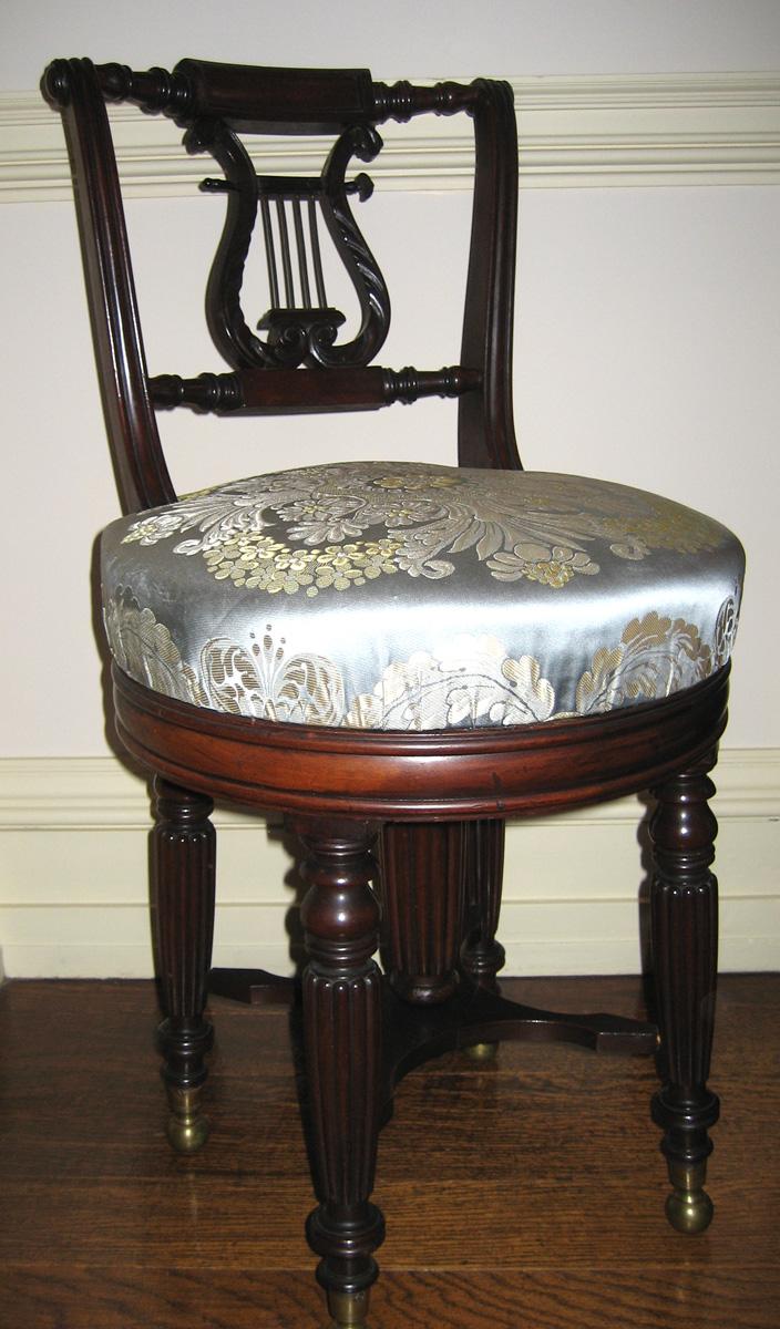 1957.0727 music stool
