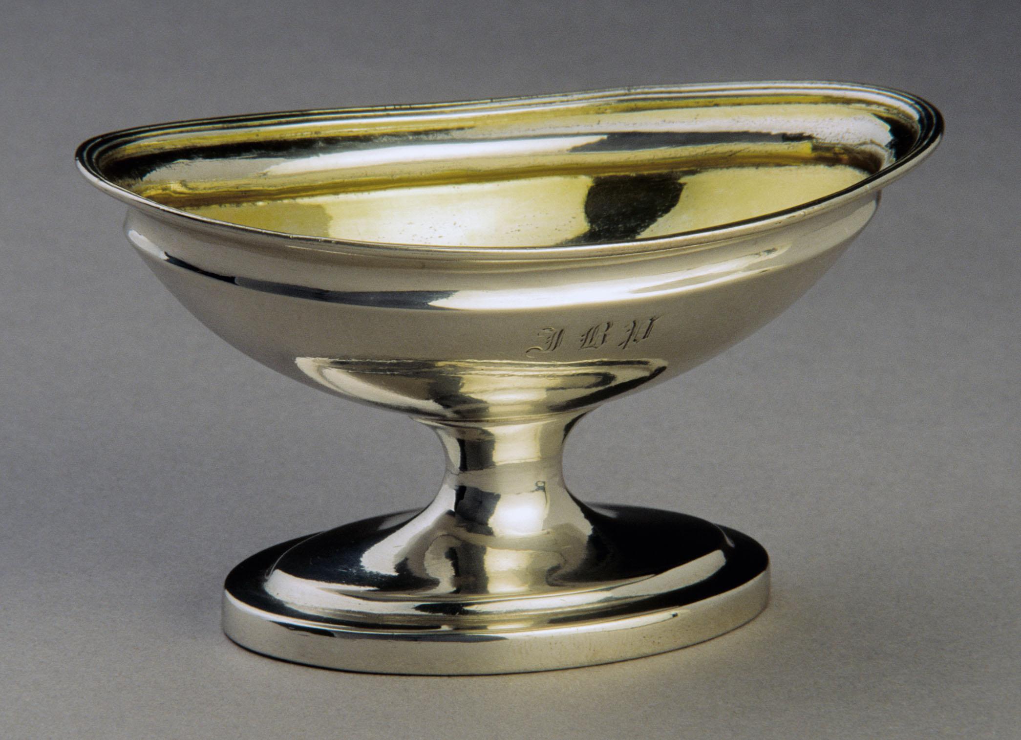 1970.1119.003 Salt dish, view 1
