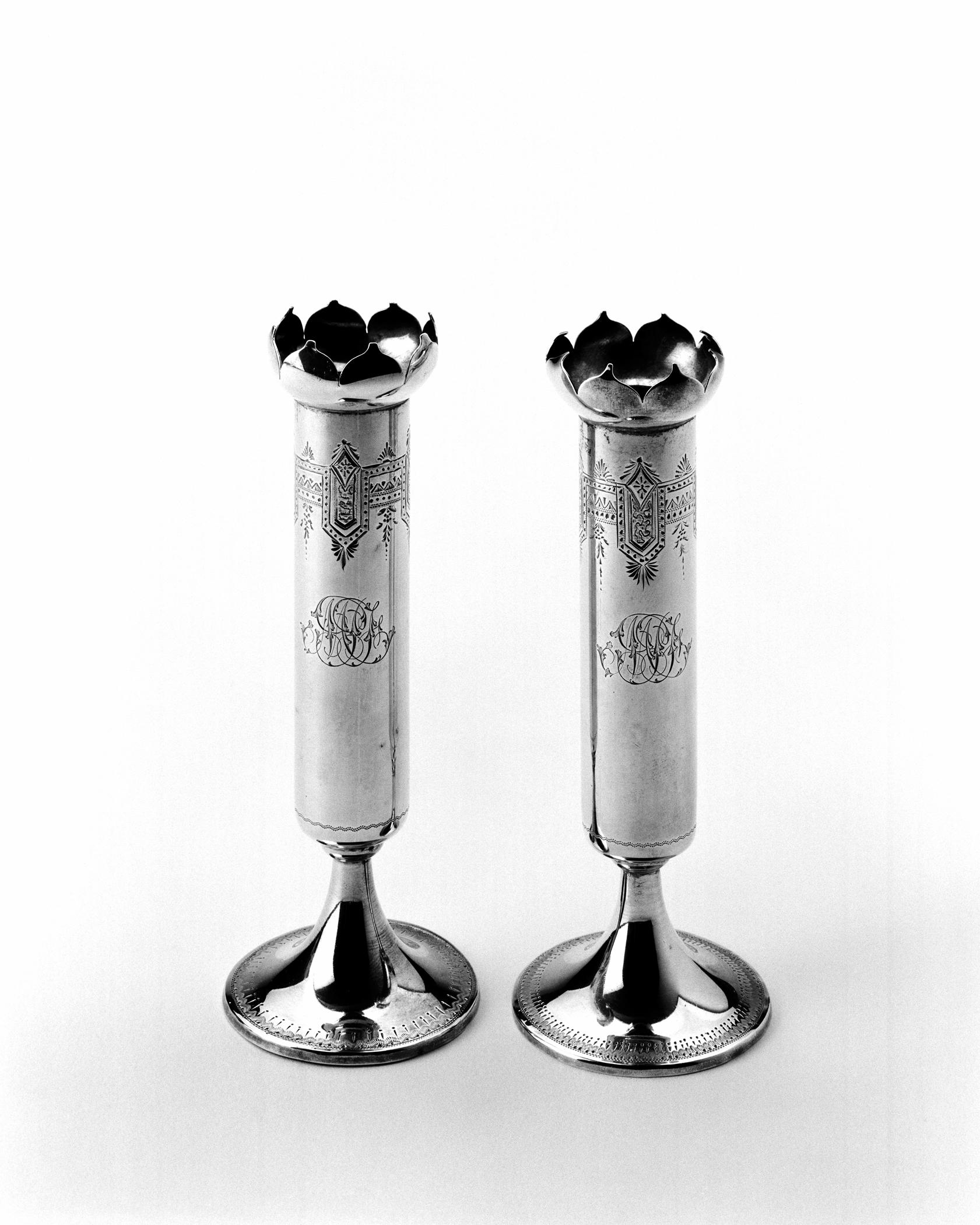 1970.1124.001, .002 Pair of vases