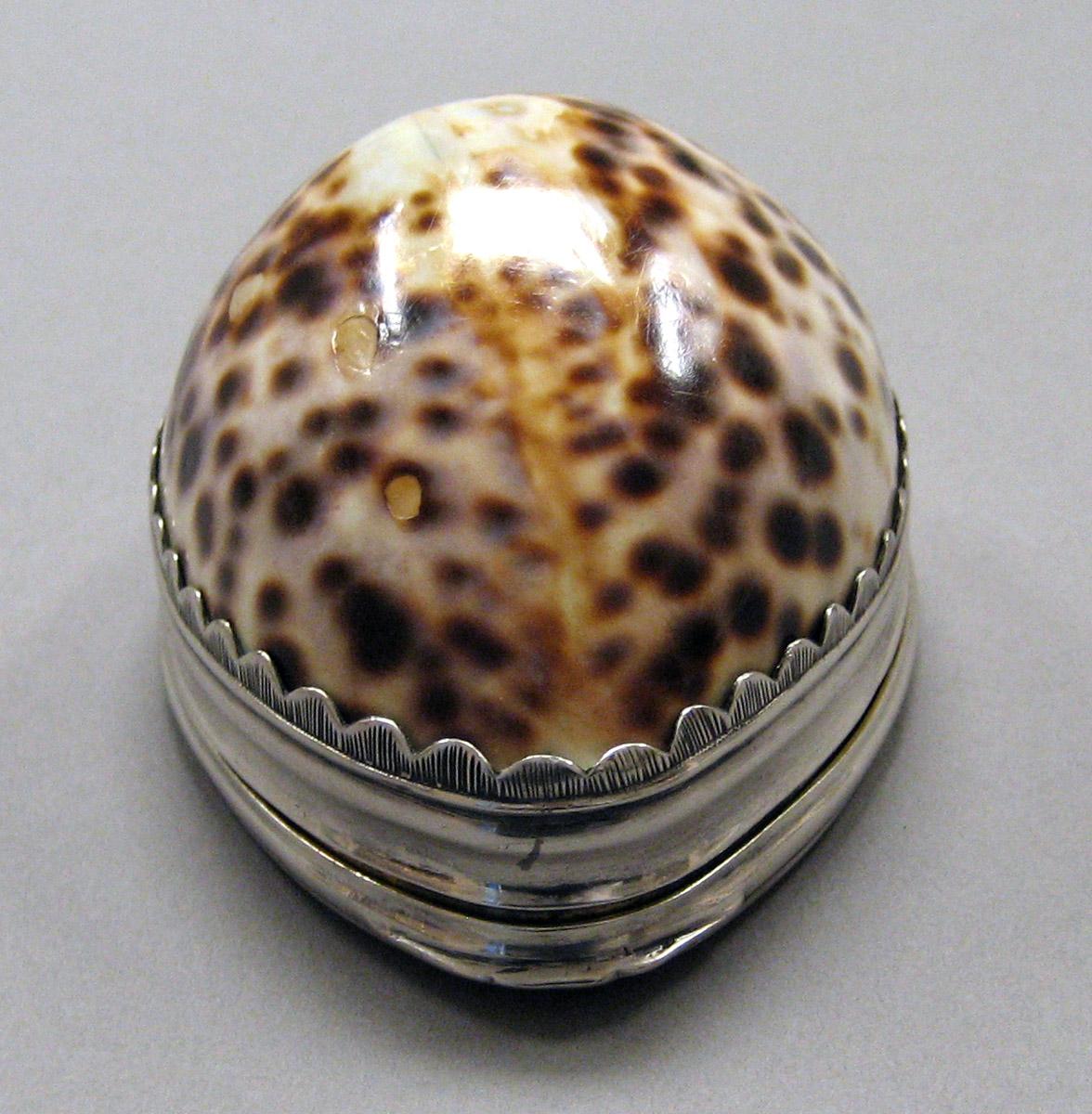 1970.1227 Silver and Shell Snuff Box side 2