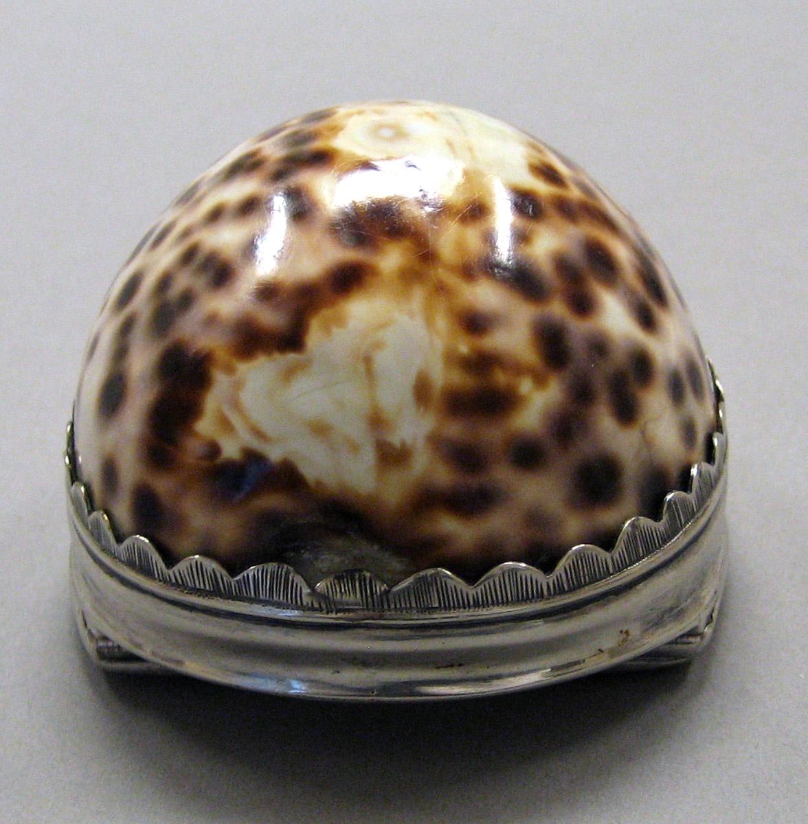 1970.1227 Silver and Shell Snuff Box side 3