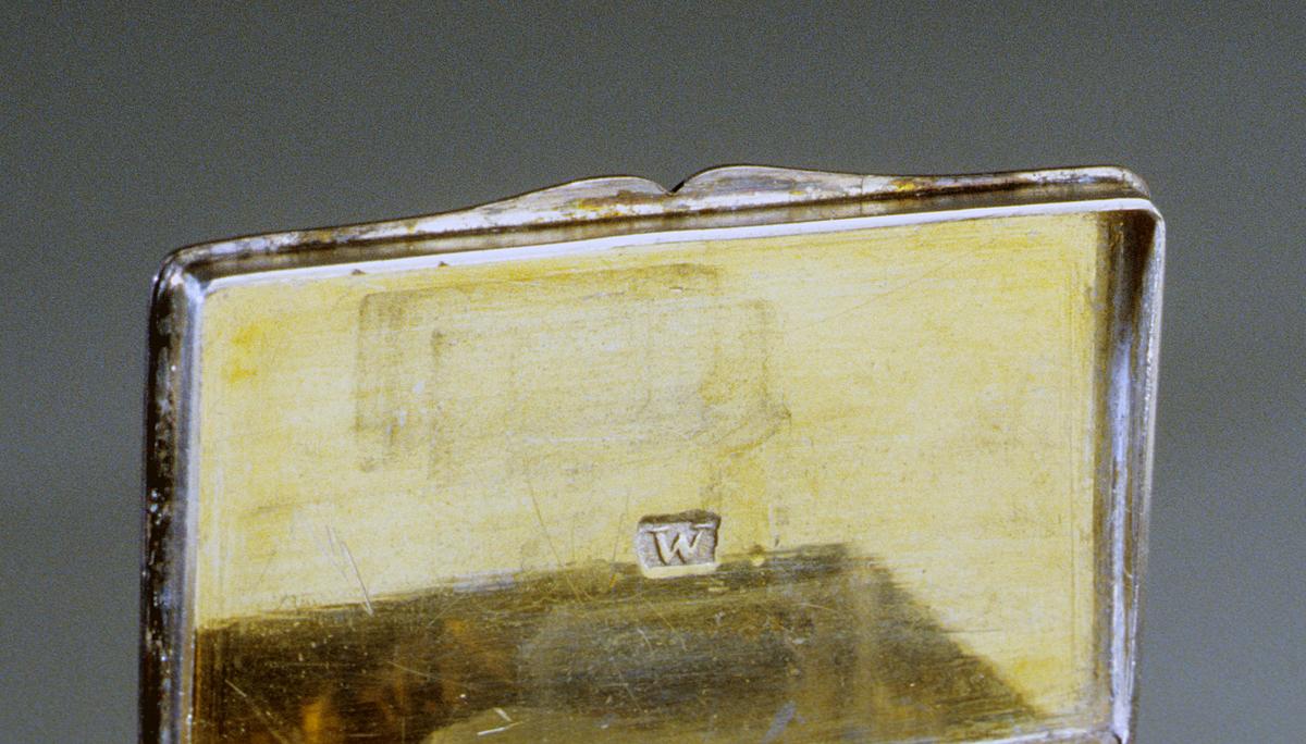 1970.1230 A Silver Flint Box, Mark