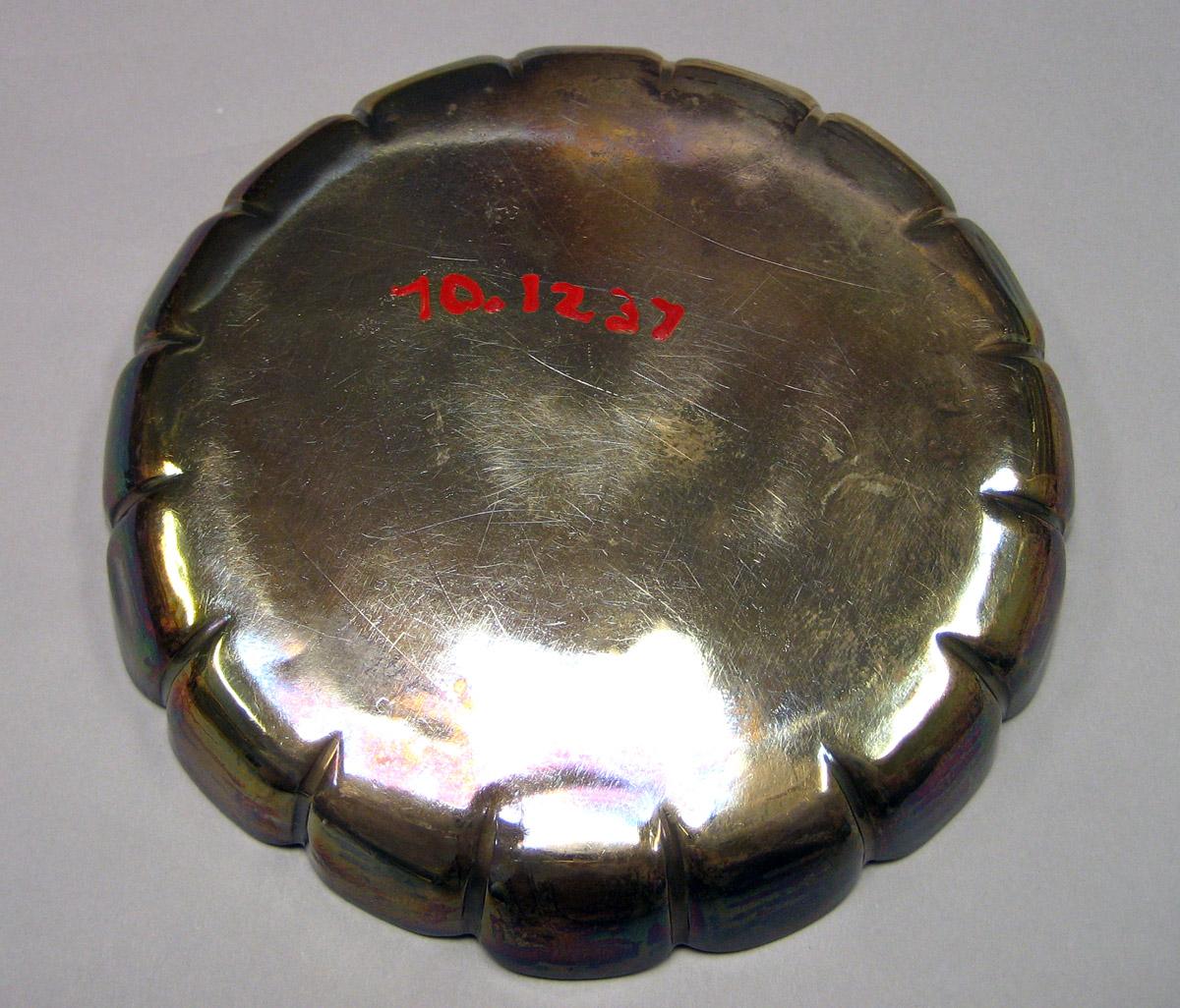 1970.1237 Silver Bottle coaster underside