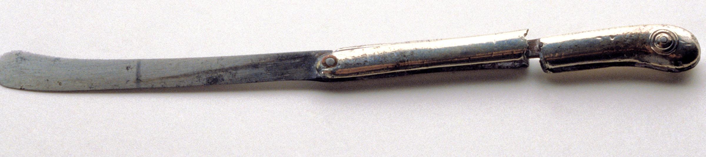 1970.1250 Razor, view 1