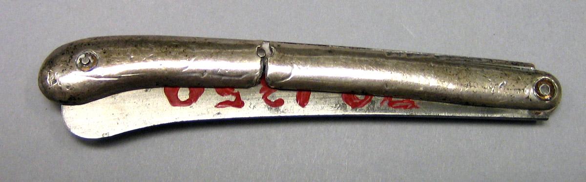 1970.1250 Silver Razor side 1