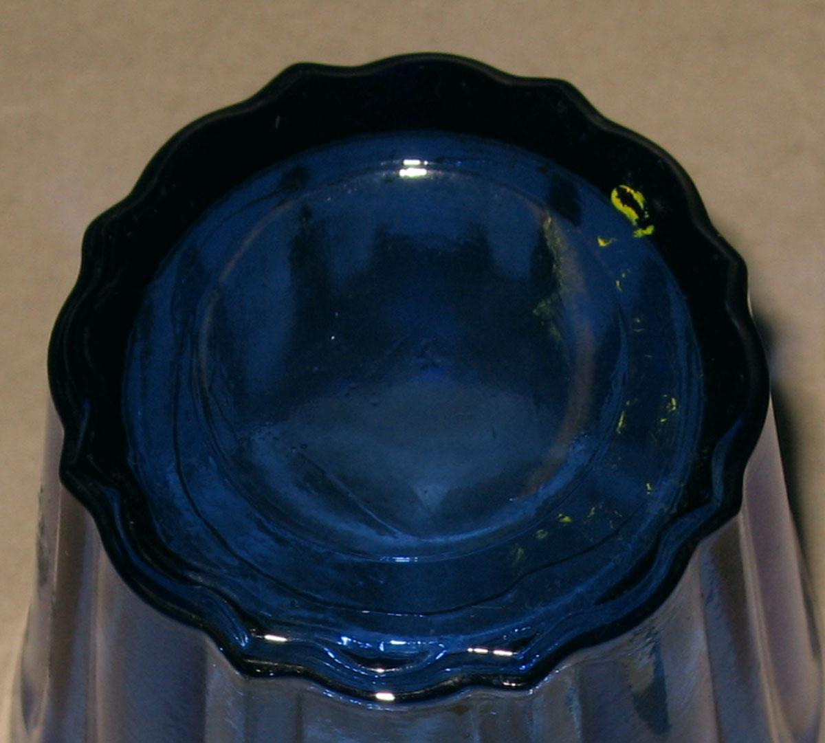 1970.1254.001 Glass tumbler (underside)