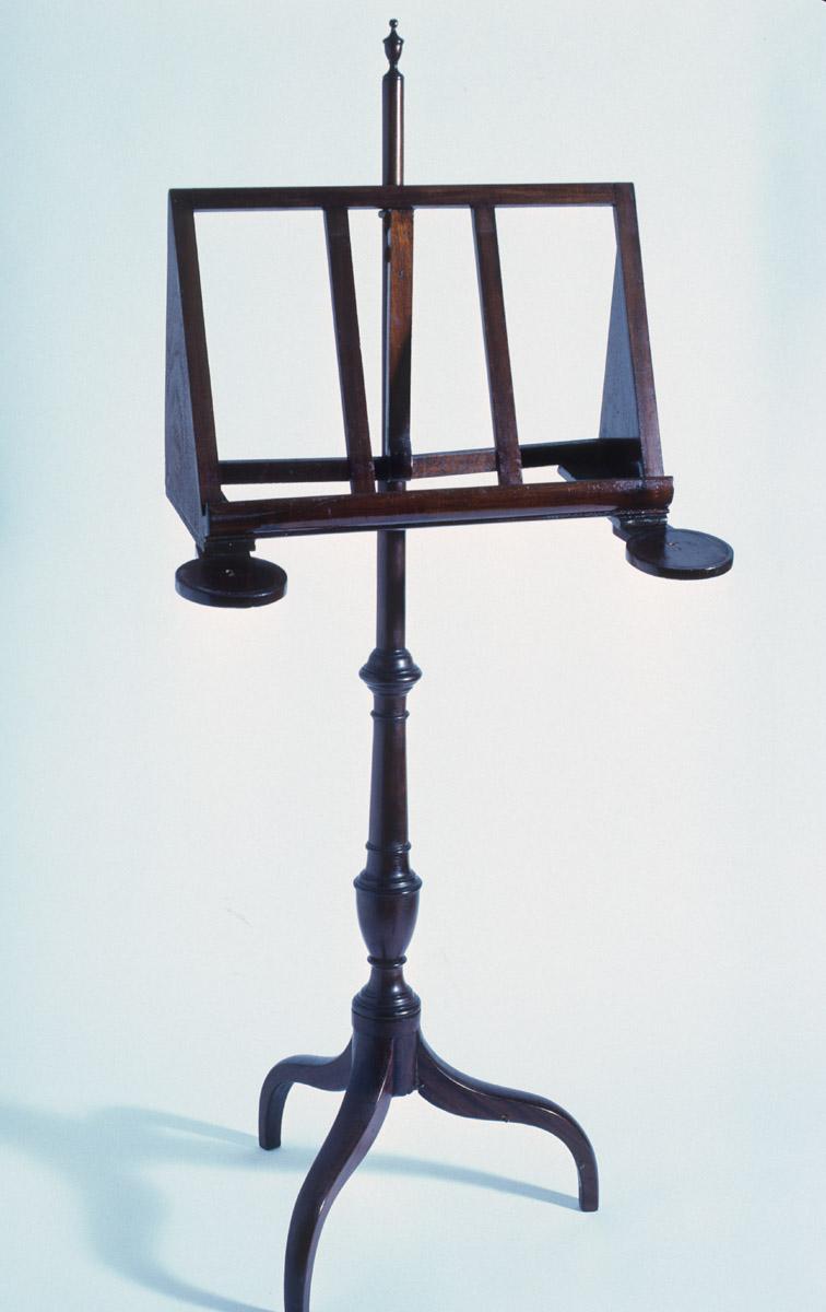 1957.0752 Stand