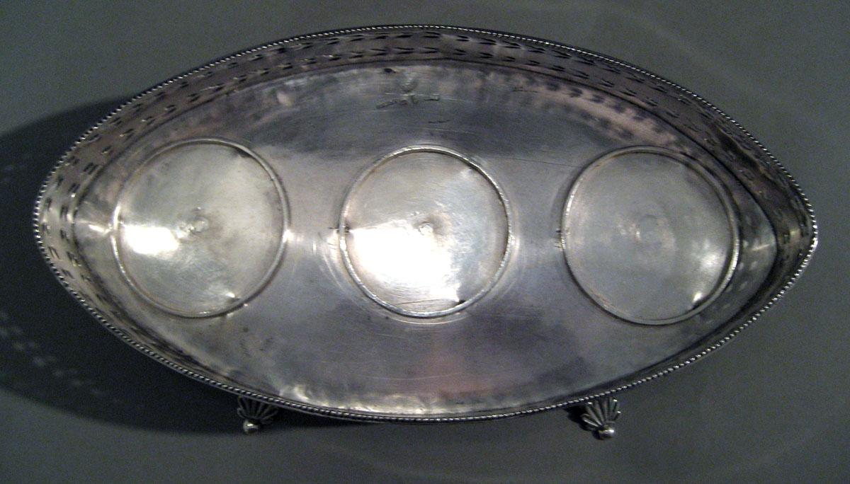 1970.1336 A Silver Standish upper surface