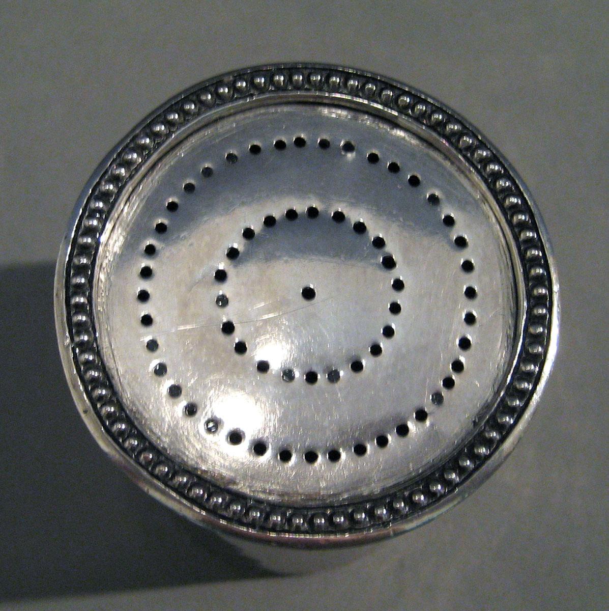 1970.1336 D Silver Standish top view
