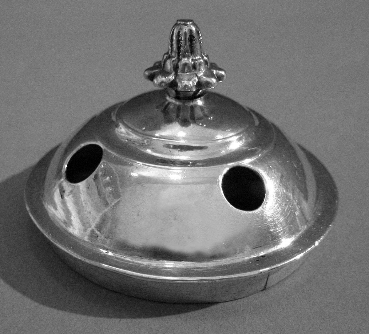 1970.1336 G Silver Standish lid