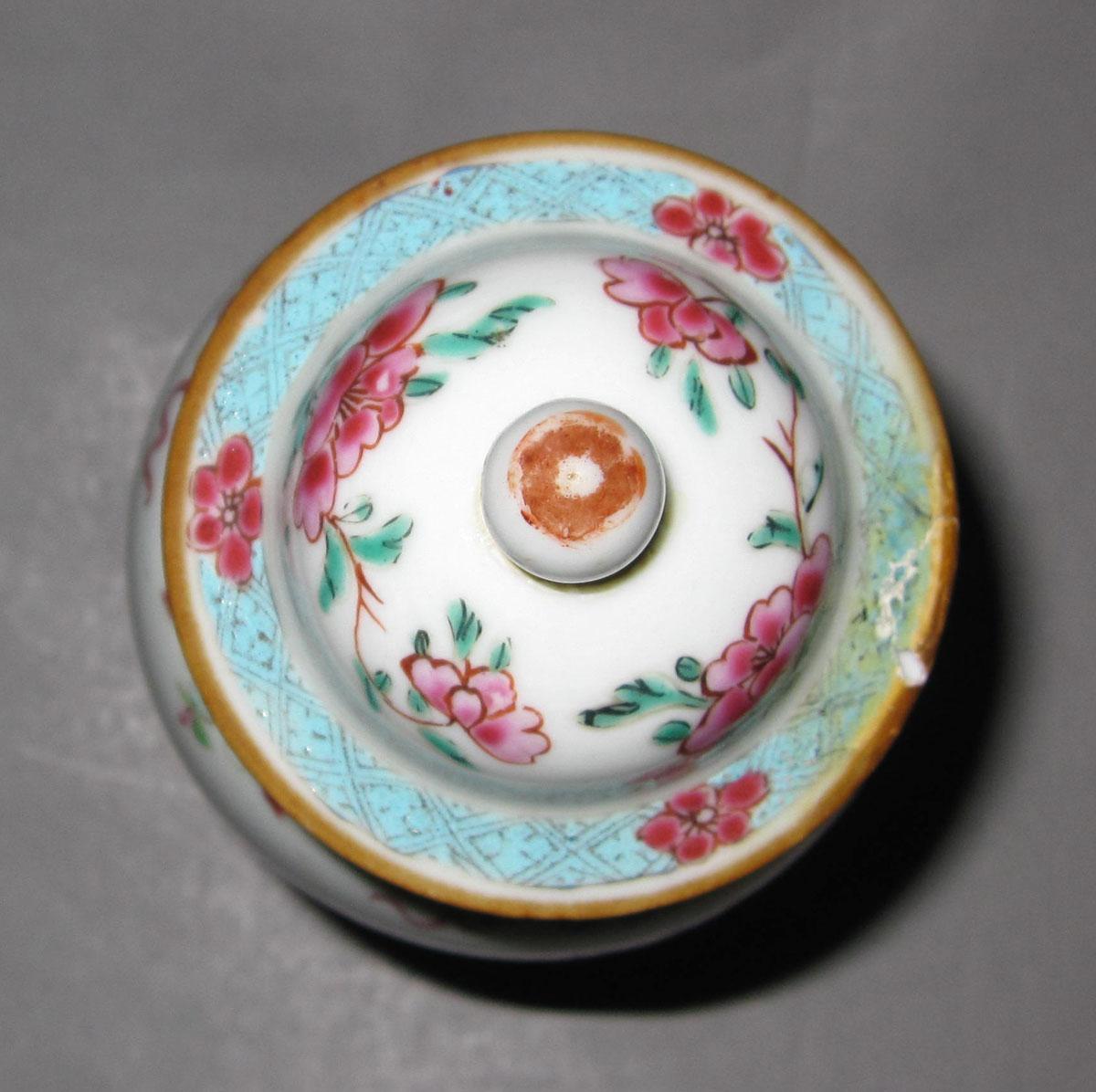 1970.1352.003 A,B Porcelain garniture vase top