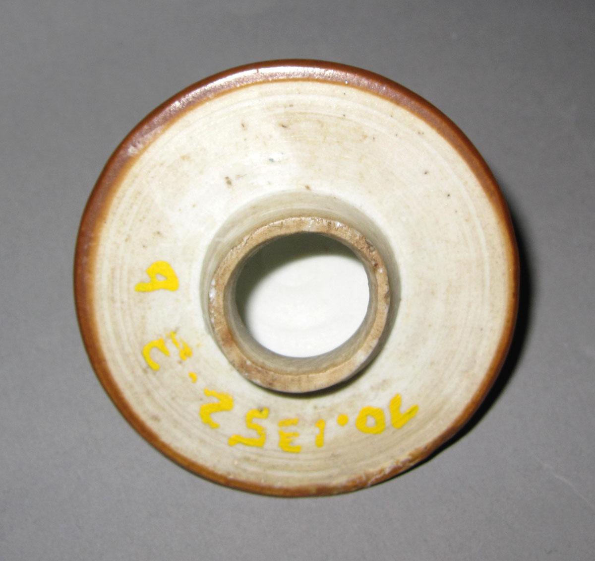 1970.1352.003 B Porcelain garniture vase cover underside