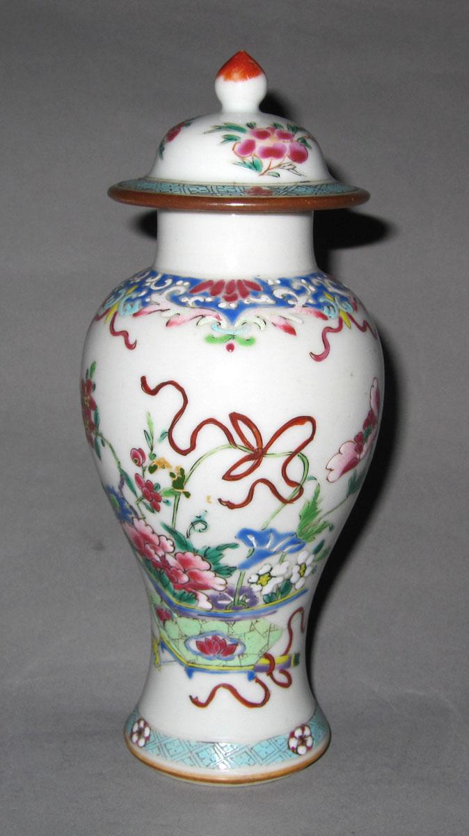 1970.1352.004 A,B Porcelain garniture vase