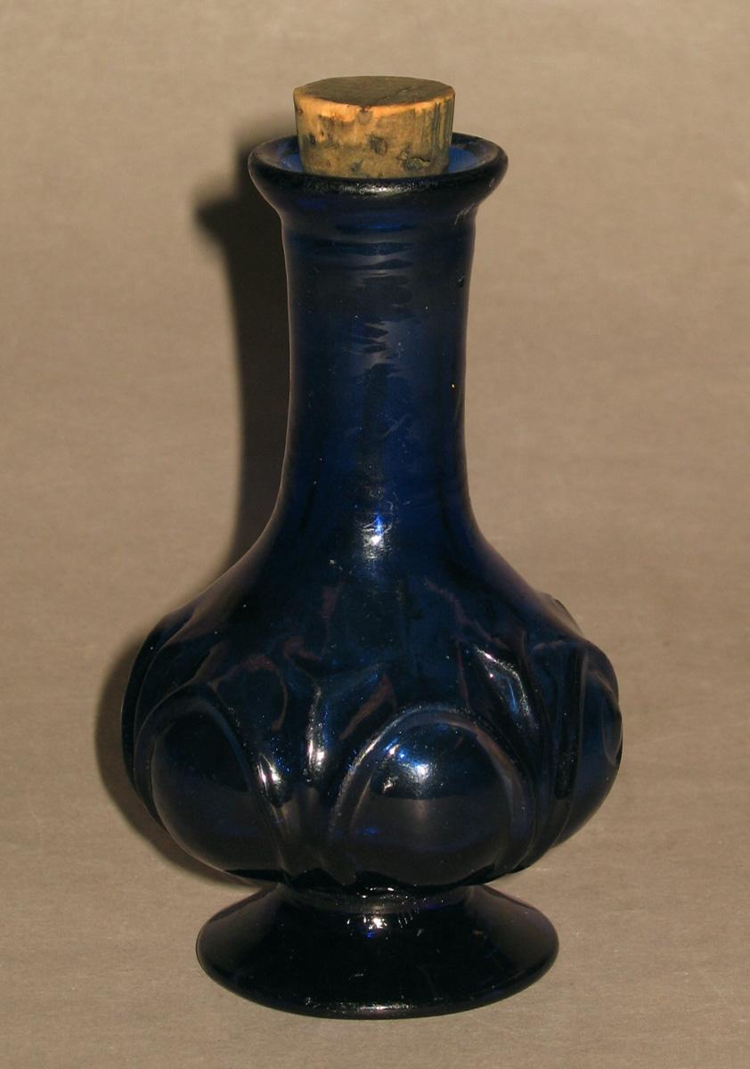 1970.1389.001 Glass scent bottle