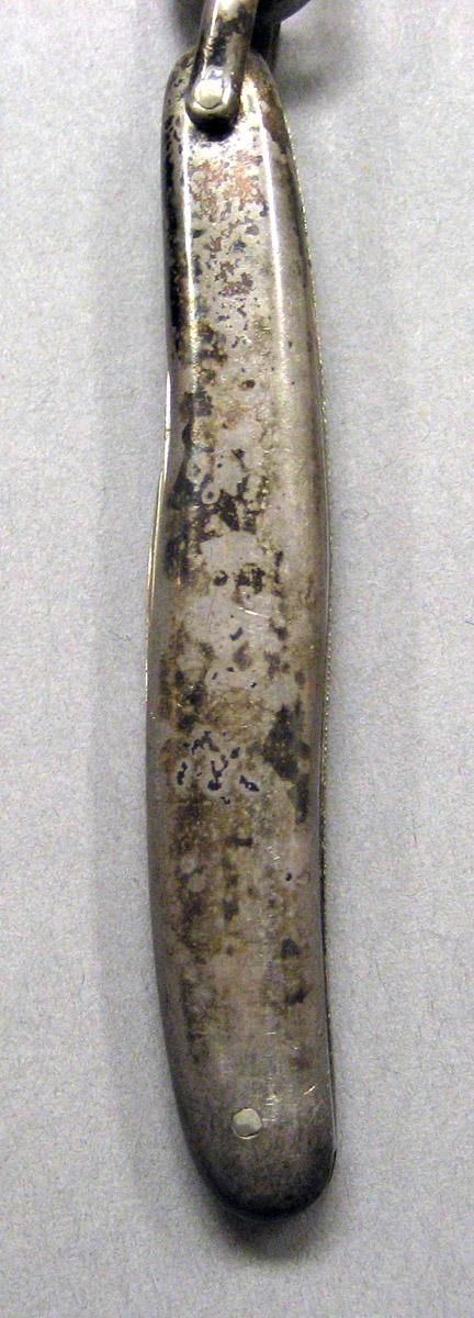 1970.1441 Silver Tool (for sewing) detail 3