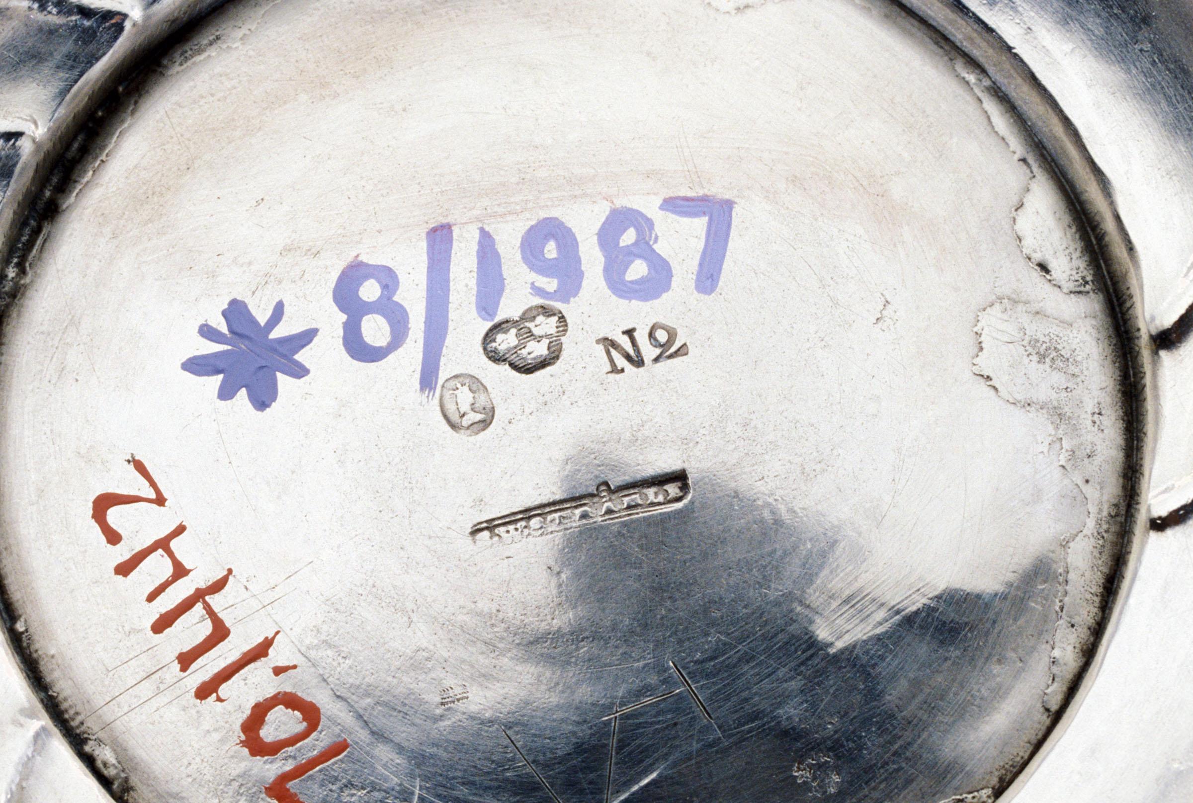 1970.1442 Beaker, detail 1