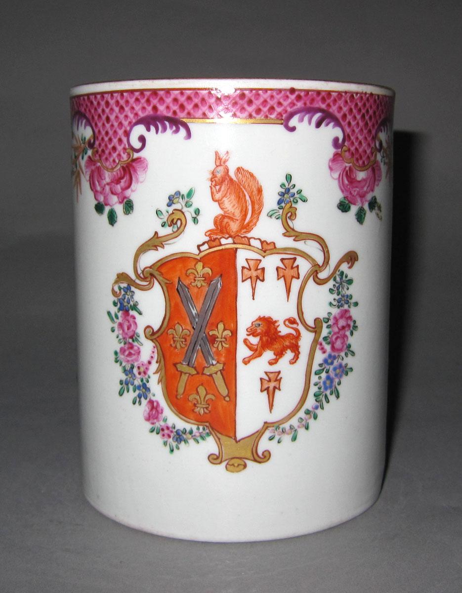 1971.0008 Porcelain mug medallion