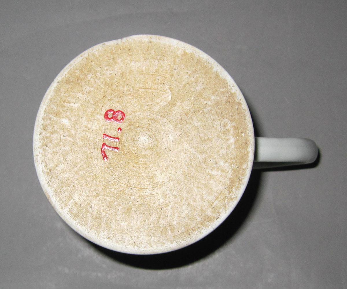 1971.0008 Porcelain mug underside