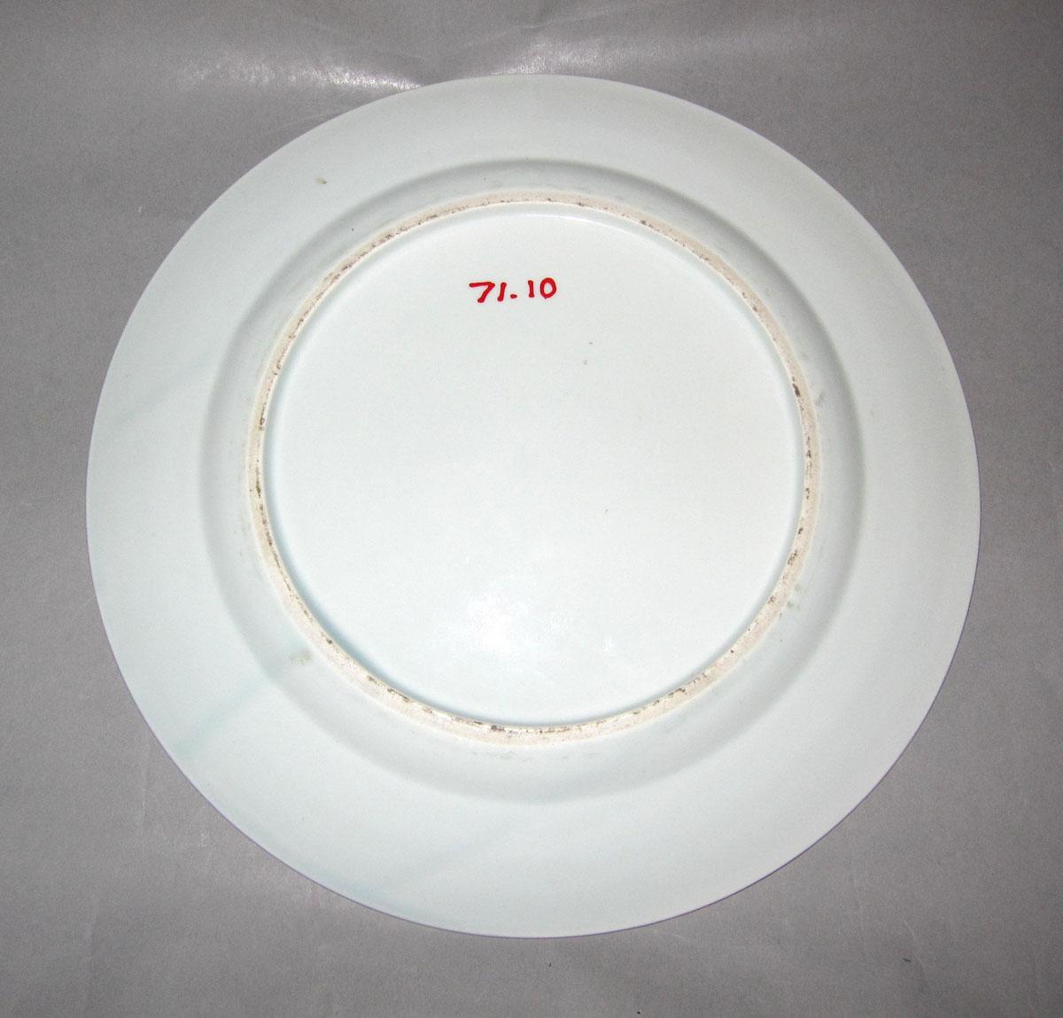 1971.0010 Porcelain plate underside