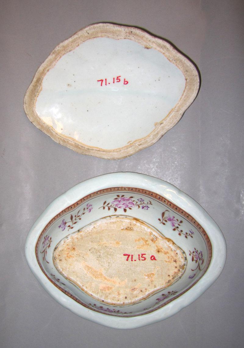 1971.0015 Tureen undersides