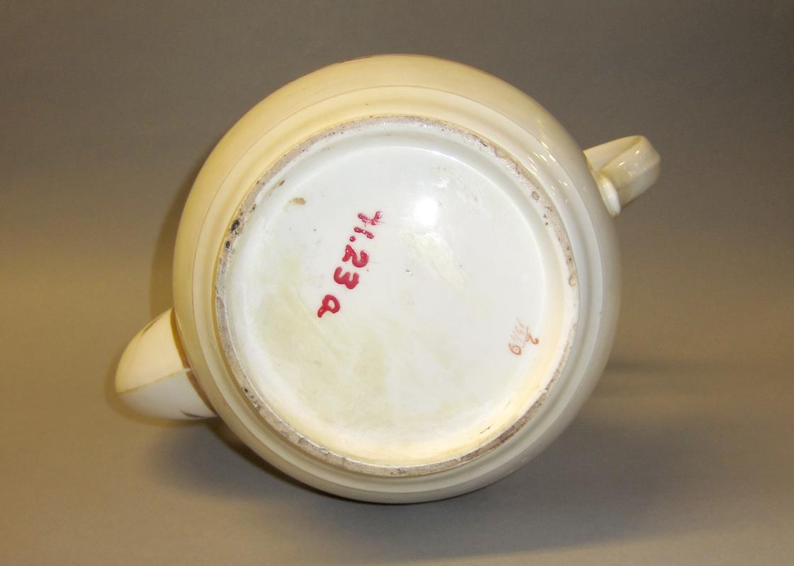 1971.0023 Coffee pot underside
