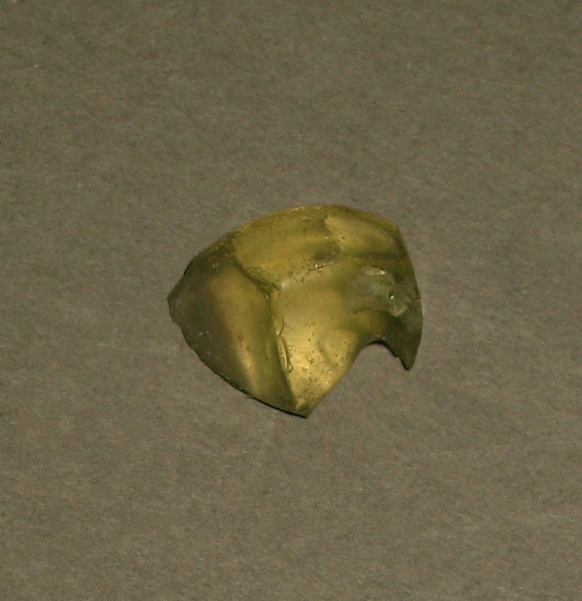 1971.0024.003 Glass fragment