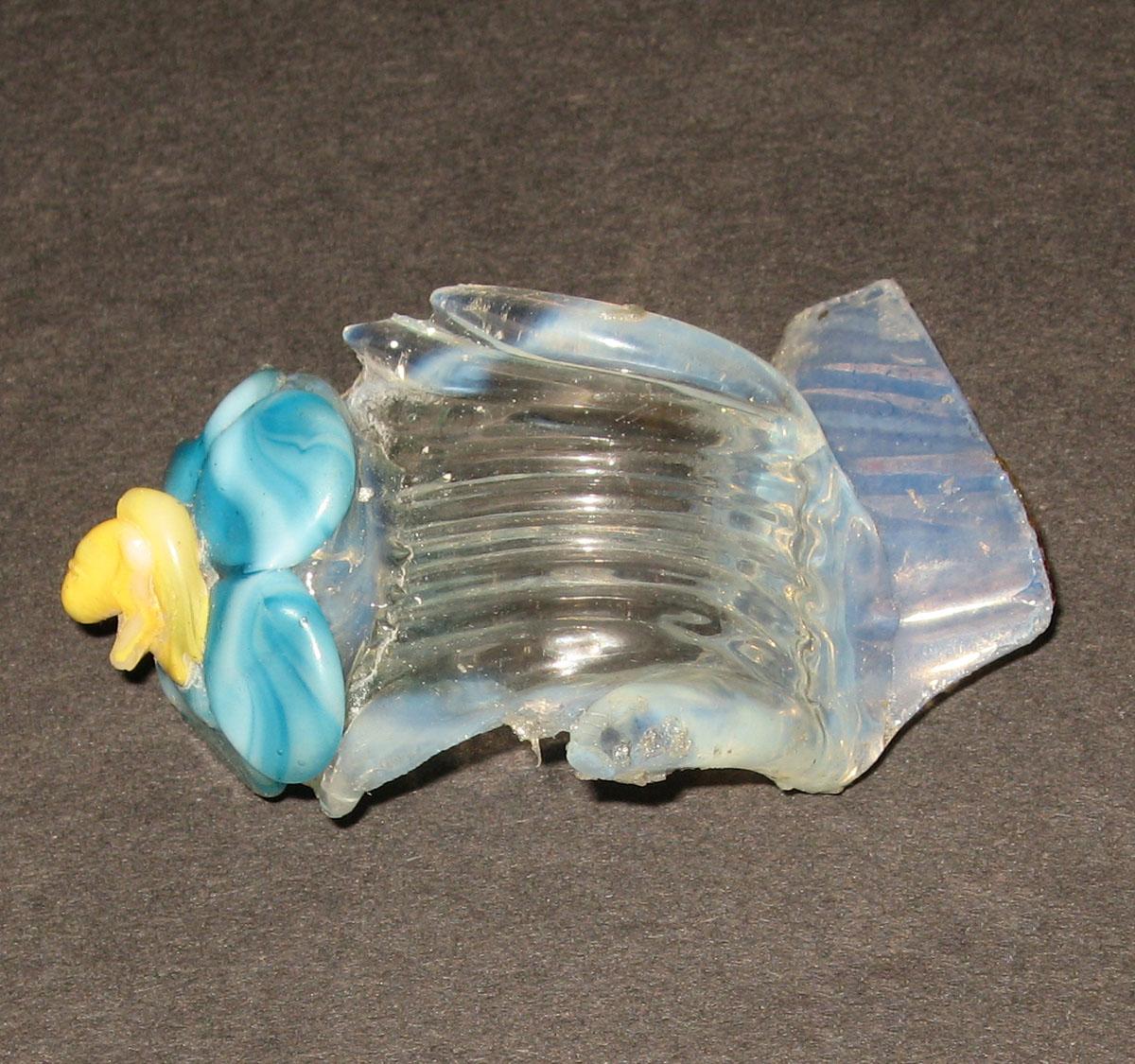 1971.0024.042 Glass fragment