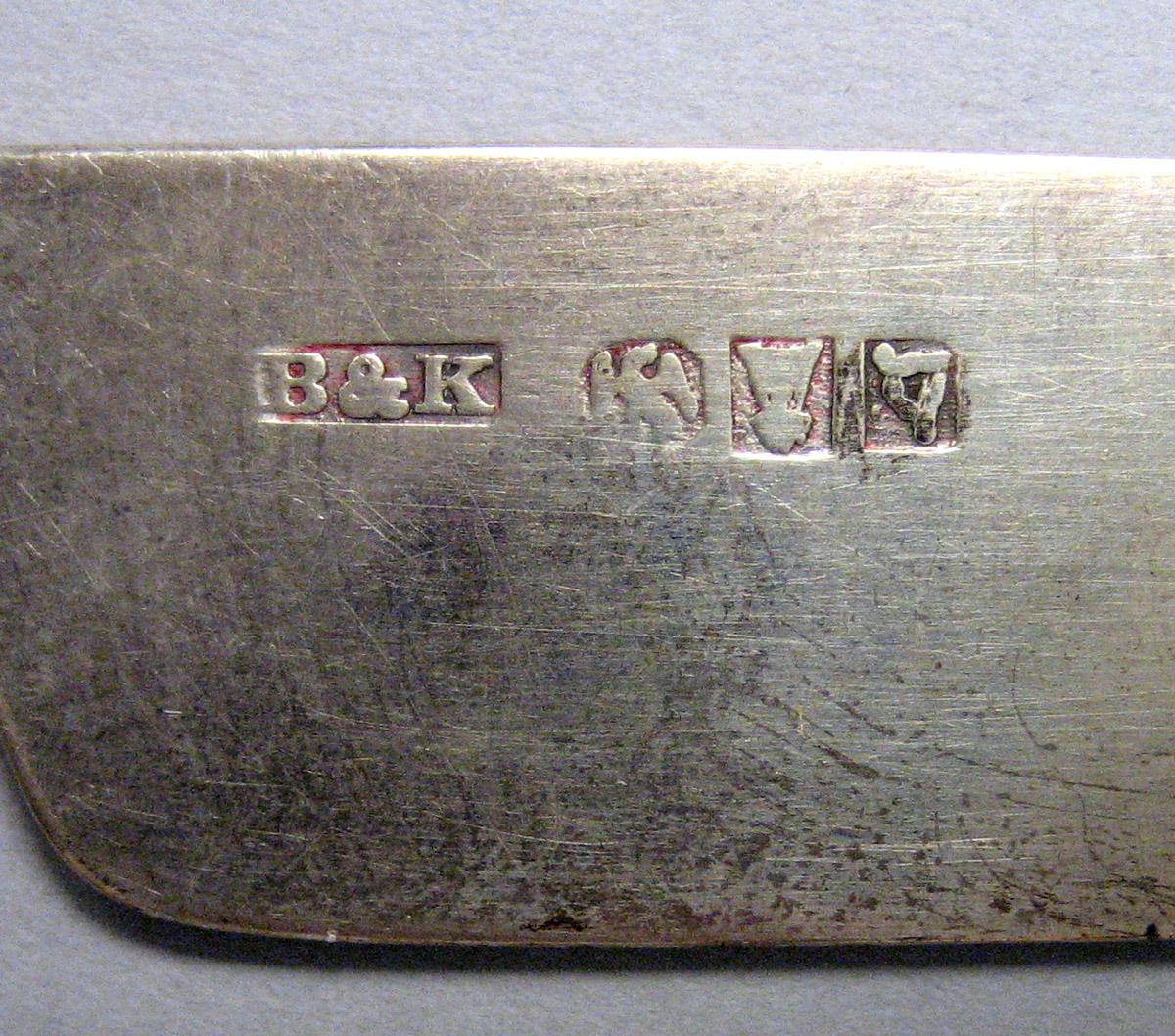 1971.0072 Silver Knife mark