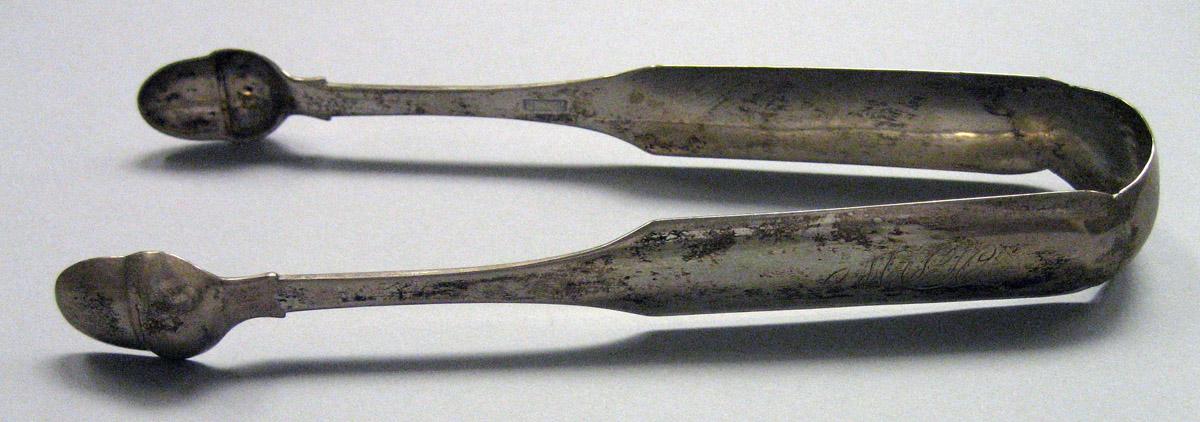 1971.0075 Silver Tongs view 2