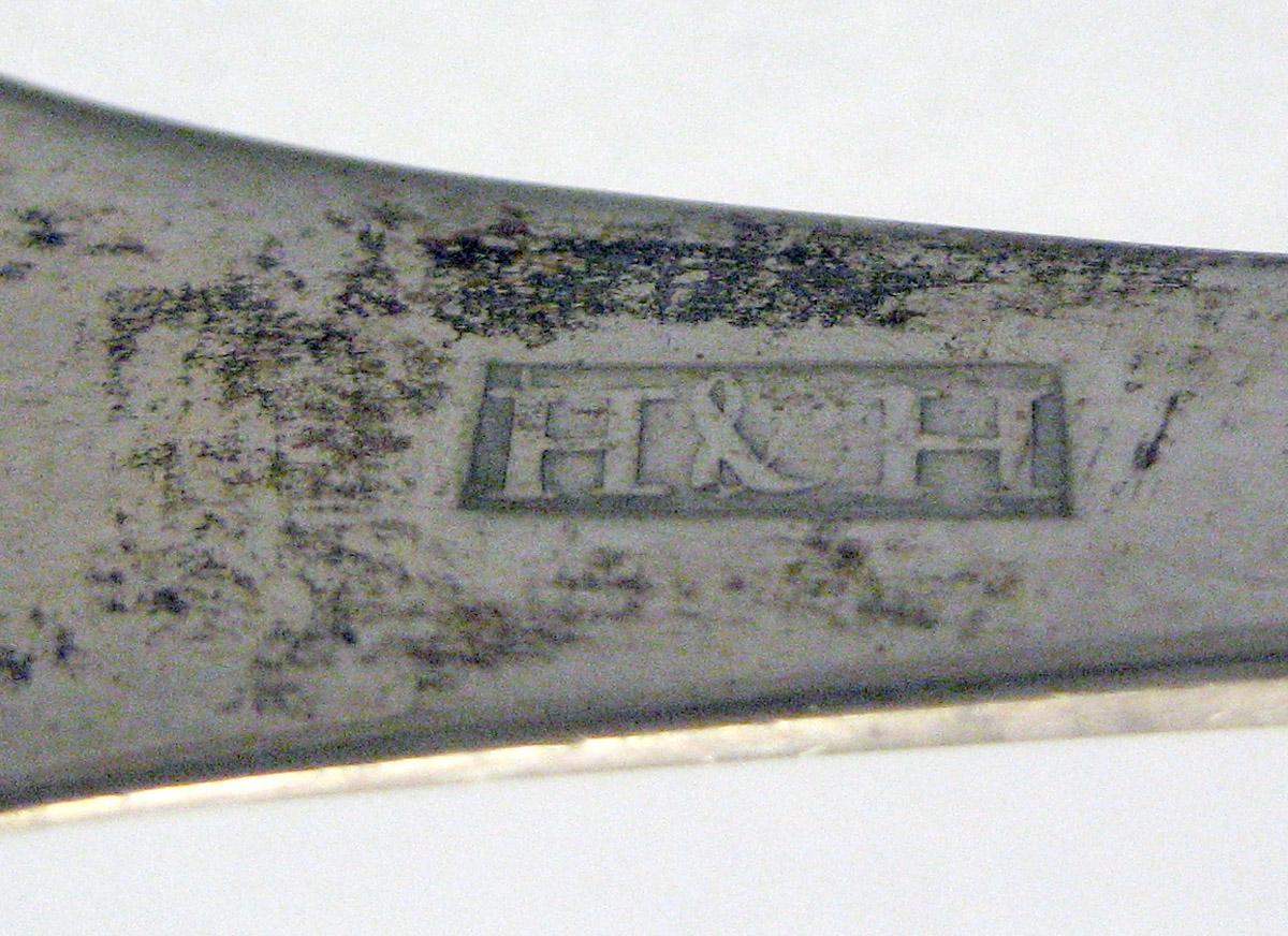 1971.0075 Silver Tongs mark
