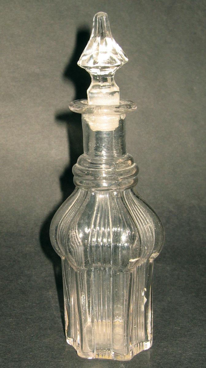 1971.0133.002 A, B Glass cruet bottle