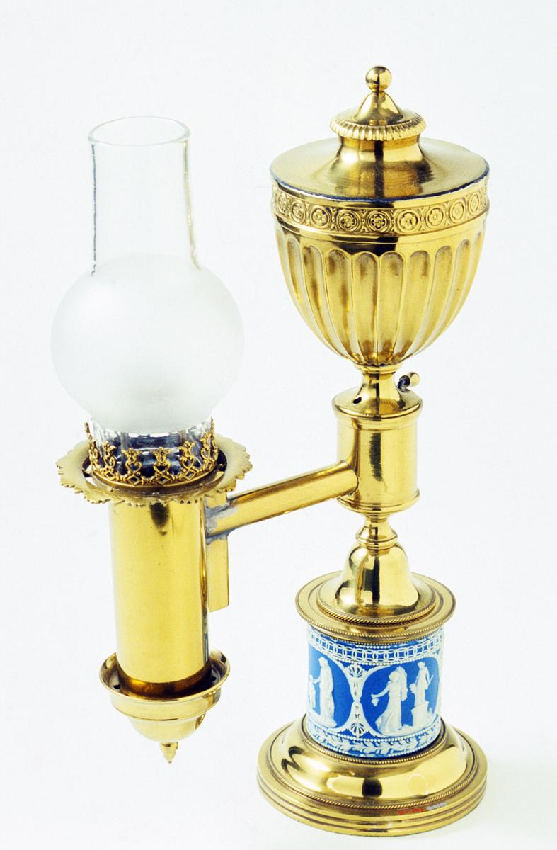 1957.0792 Lamp