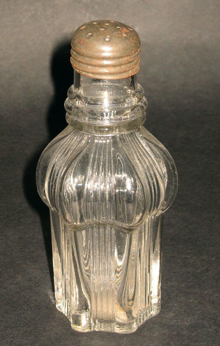 1971.0133.004 A, B Glass castor with tin cap