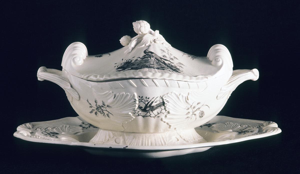 1971.0139 A-C Tureen and Stand