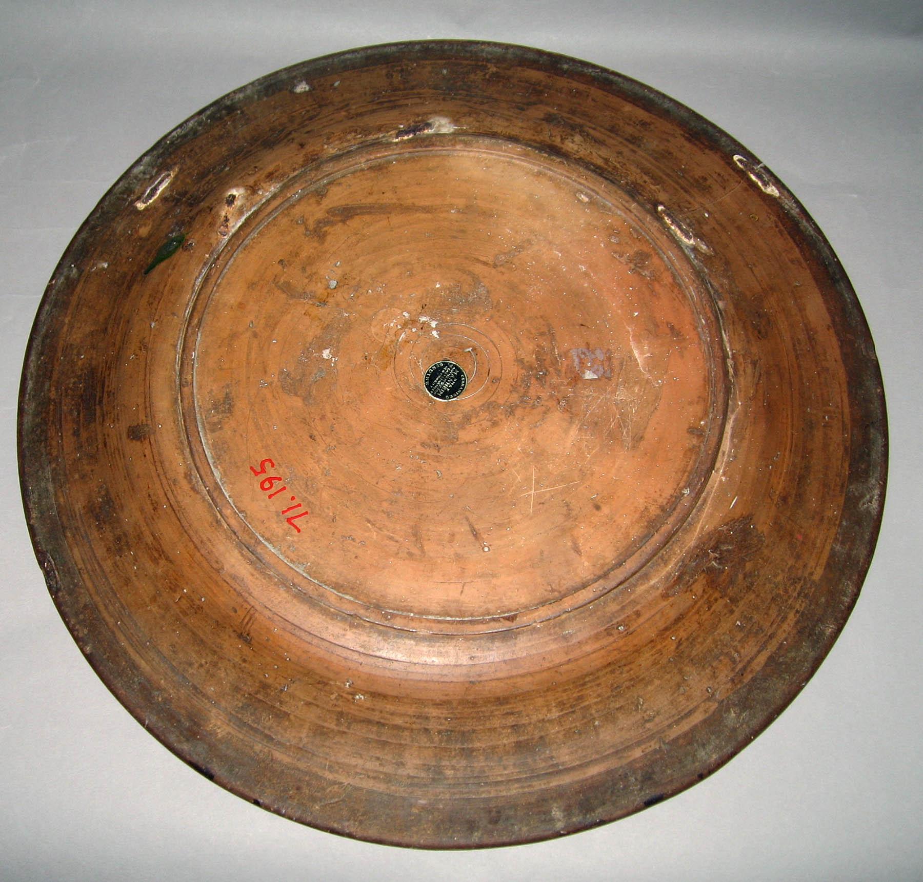 1971.0195 Earthenware dish (underside)