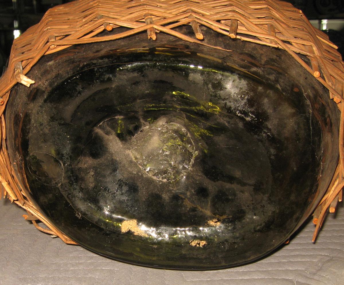 1971.0199 A Glass bottle in wicker case (B-C) (underside)