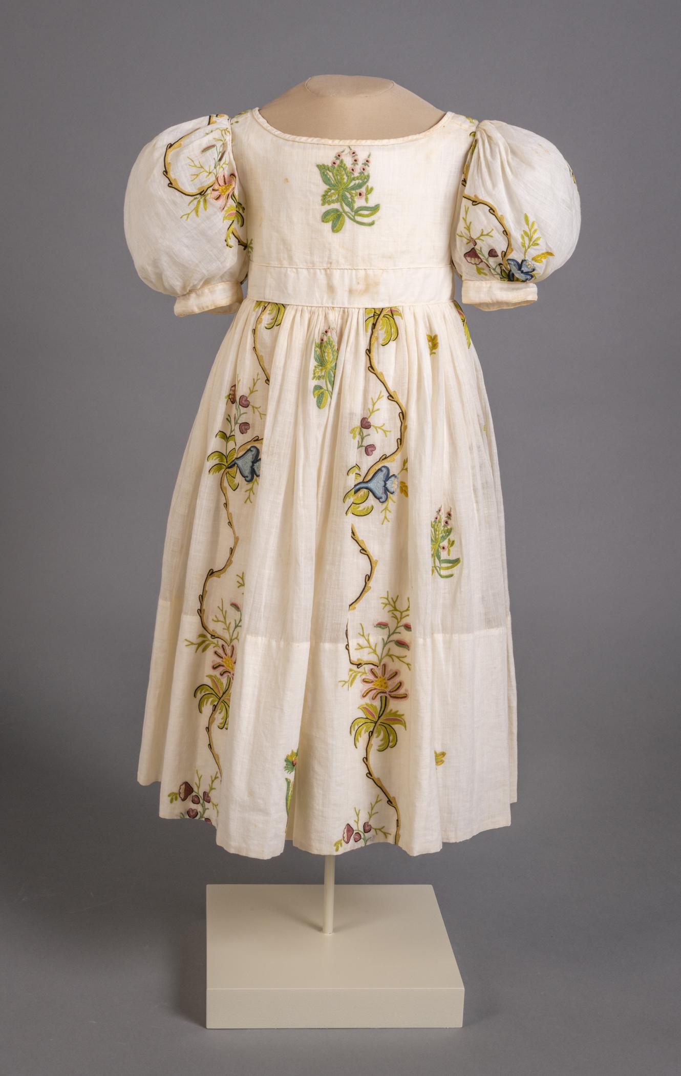 1971.0212 Dress, view 1