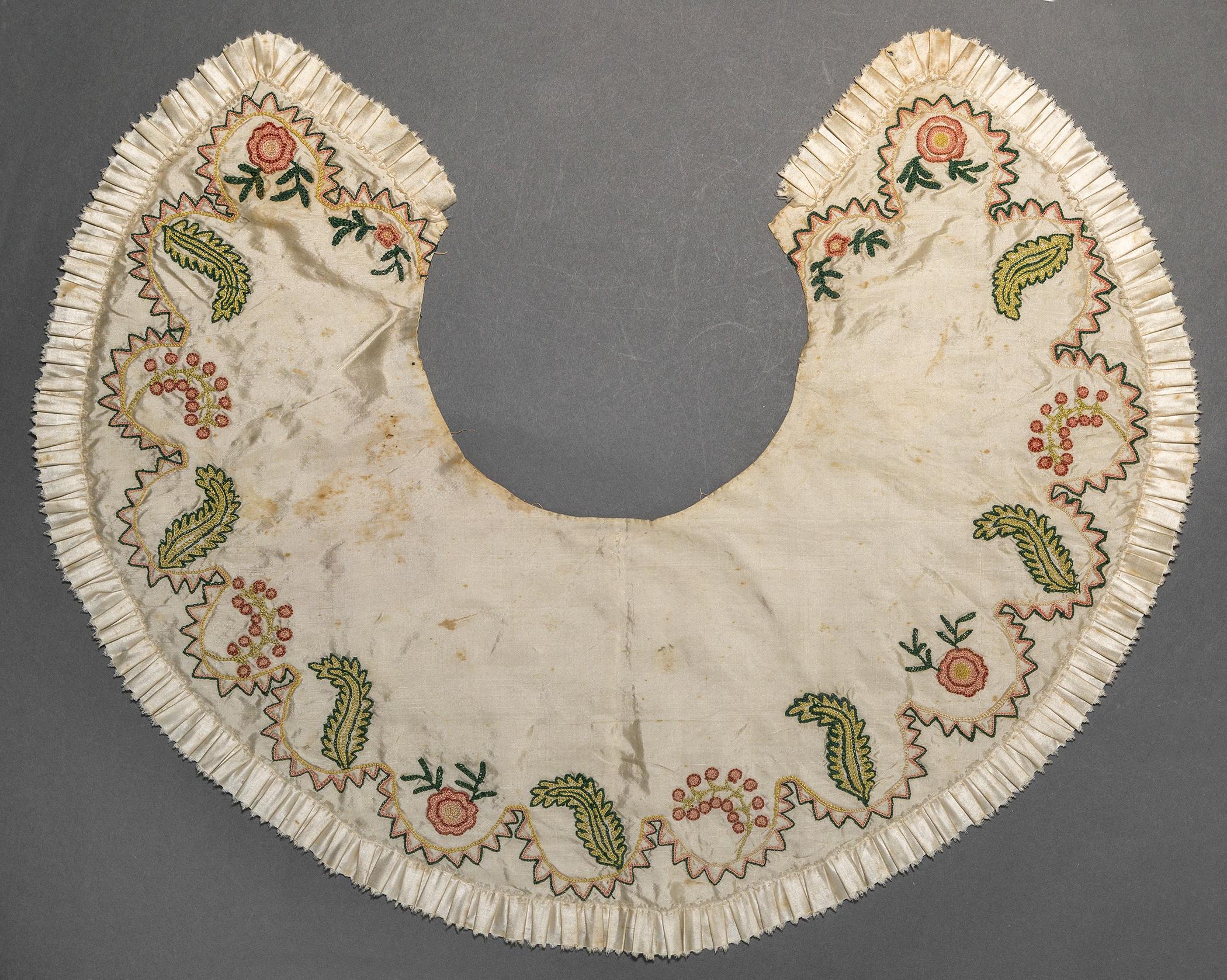 1971.0214 Collar, view 1