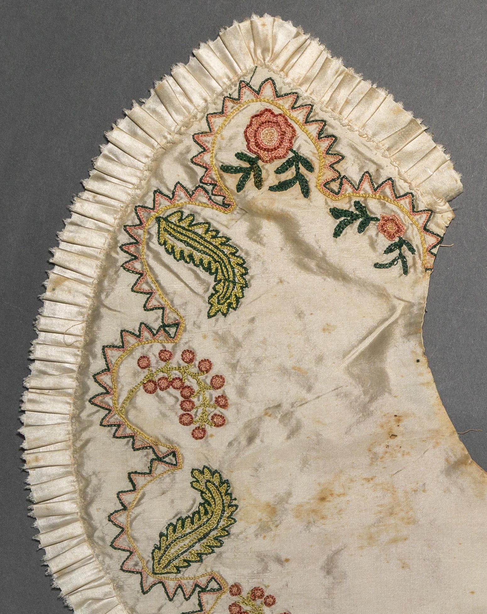 1971.0214 Collar, detail 1