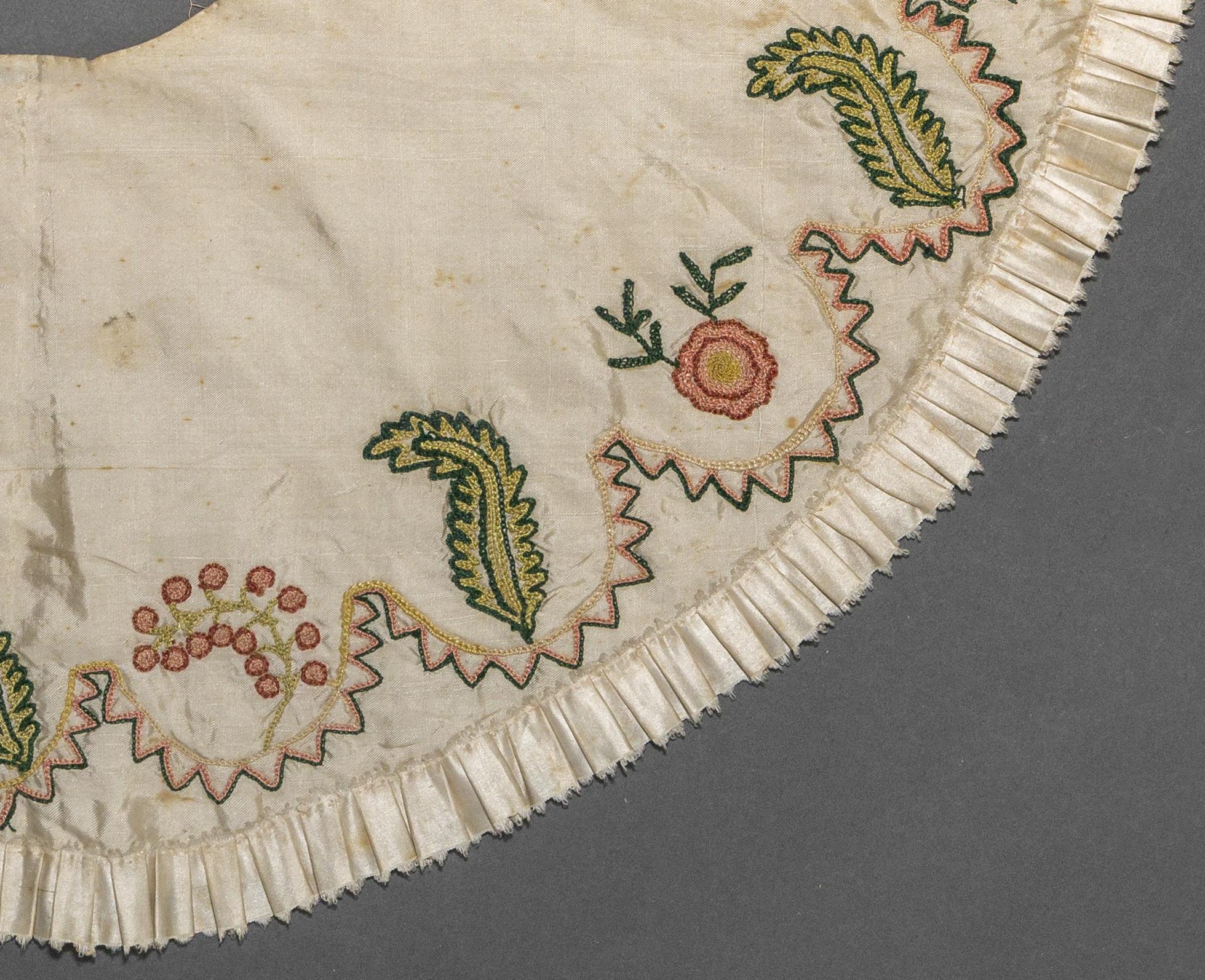 1971.0214 Collar, detail 3