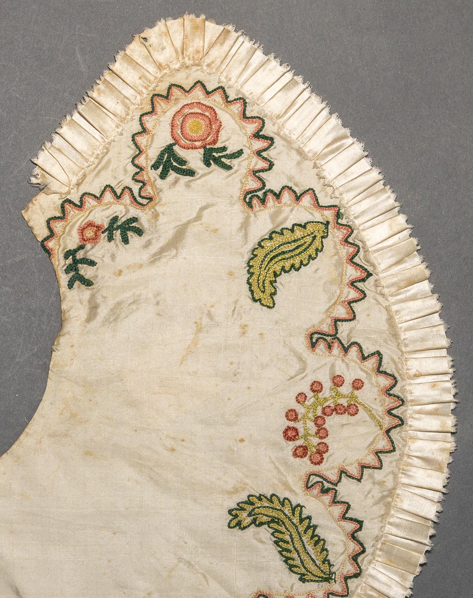 1971.0214 Collar, detail 4