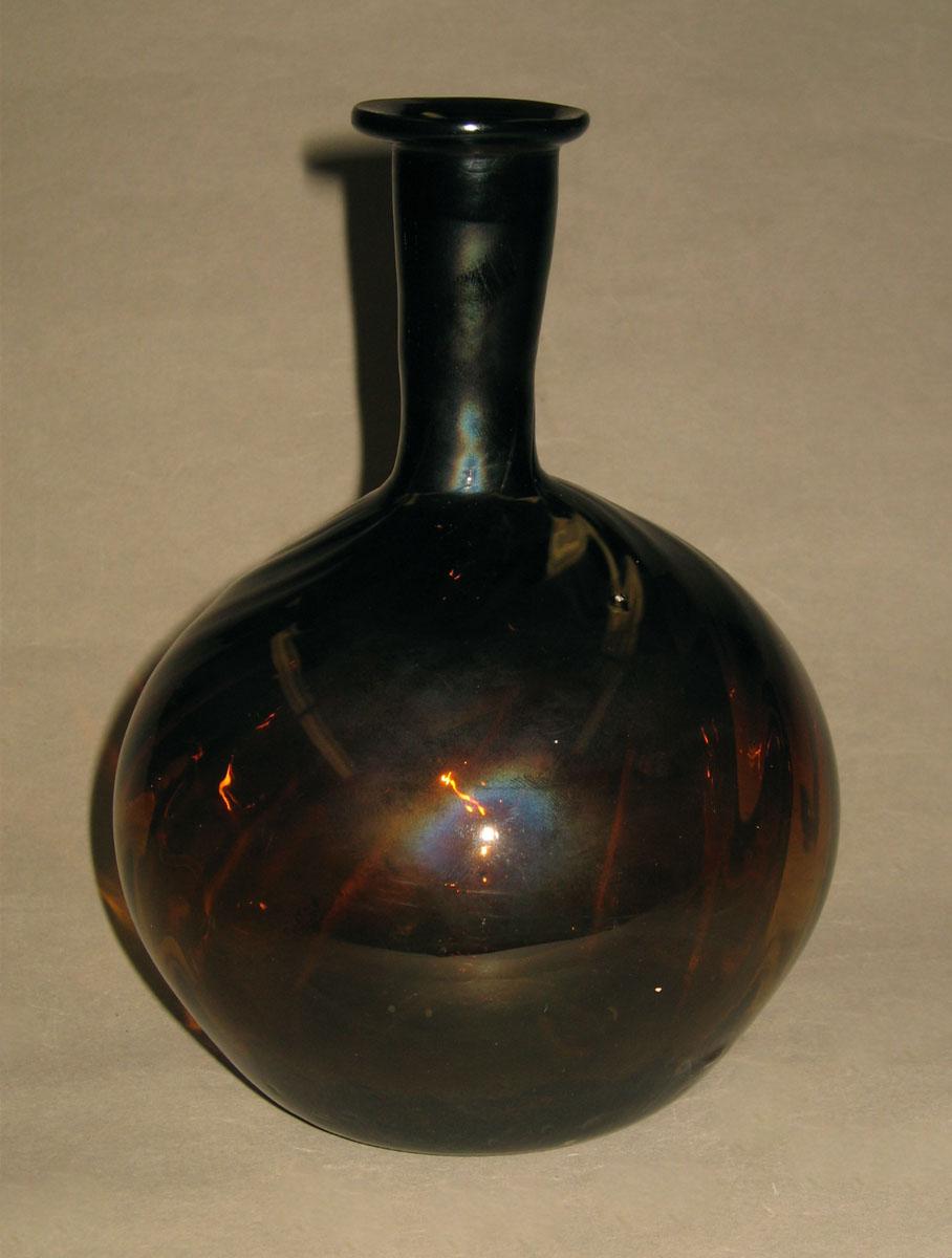 1971.0236 Pattern-molded bottle