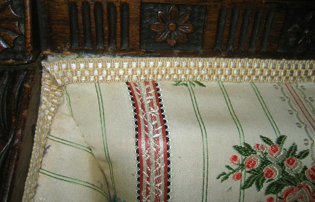 1957.0804 Sofa trim detail