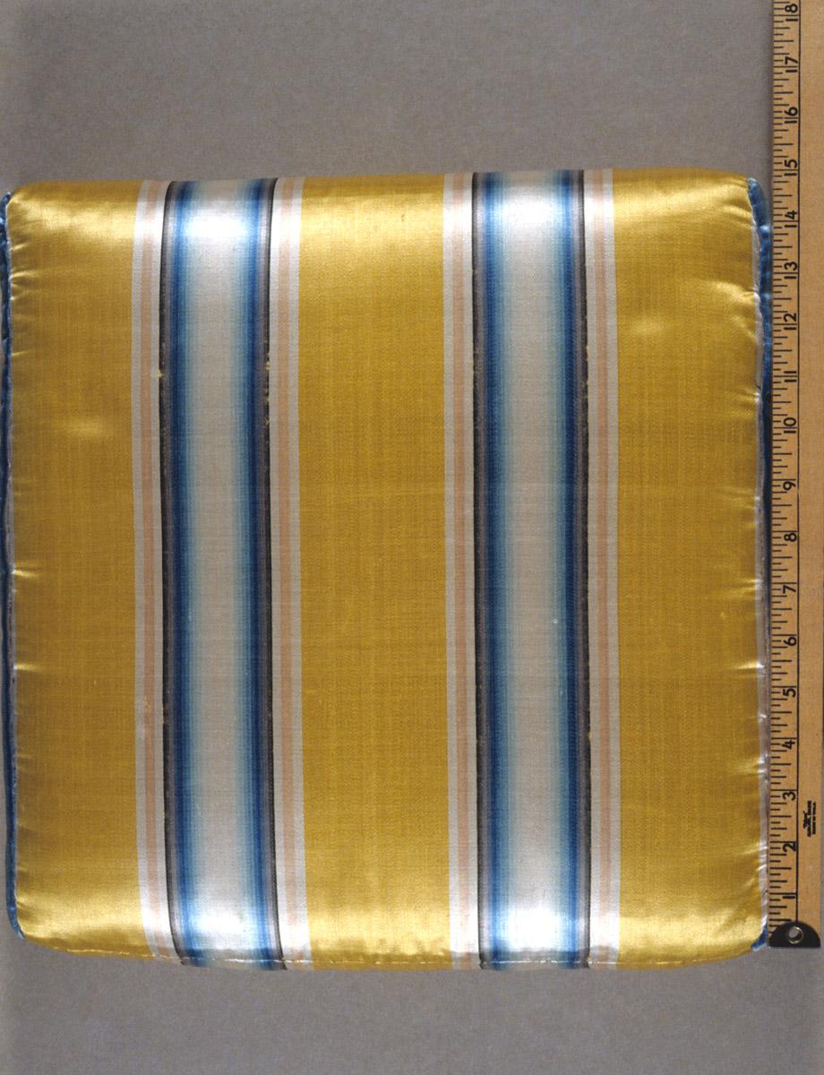 1957.0804 Sofa cushion (previous upholstery)