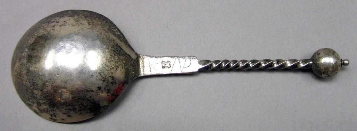 1971.0251 Silver Spoon underside