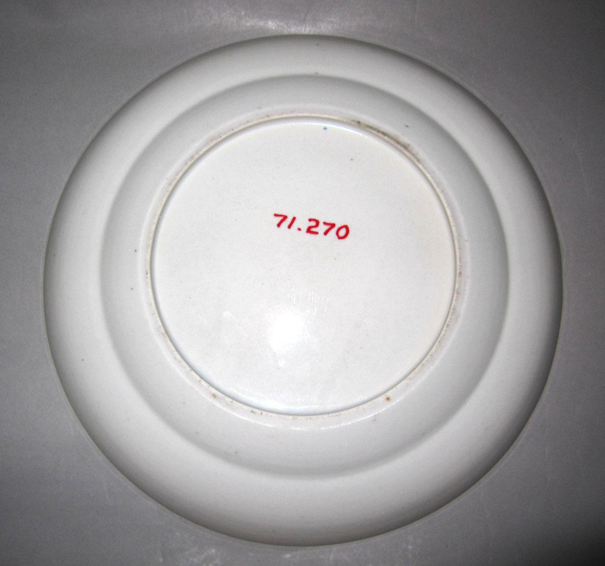 1971.0270 Porcelain plate underside