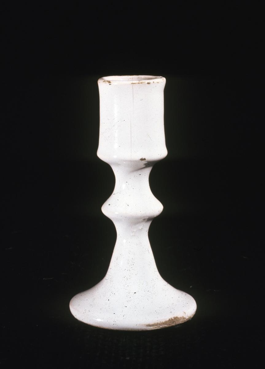 1971.0276 Delft candlestick