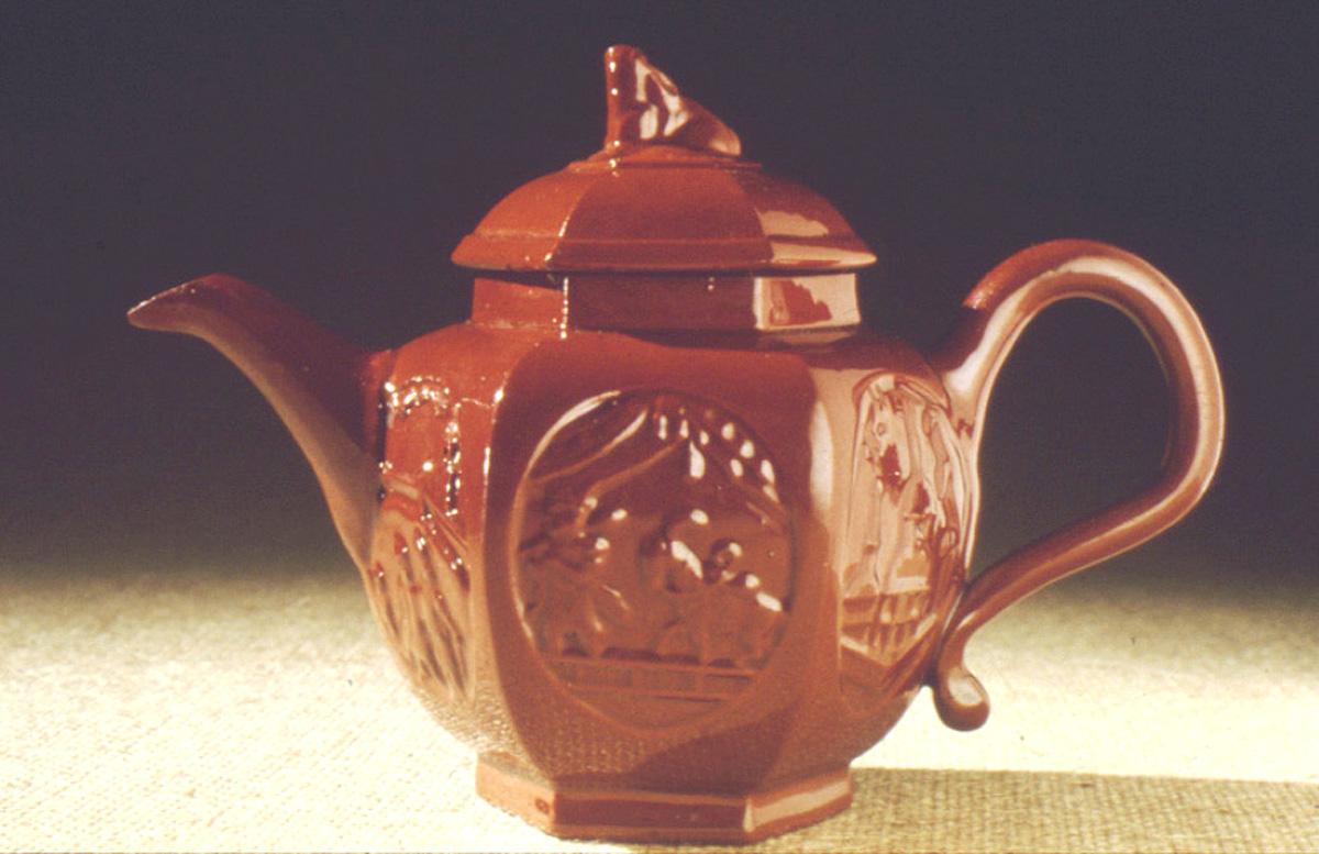 1971.0277 Lead-glazed redware teapot