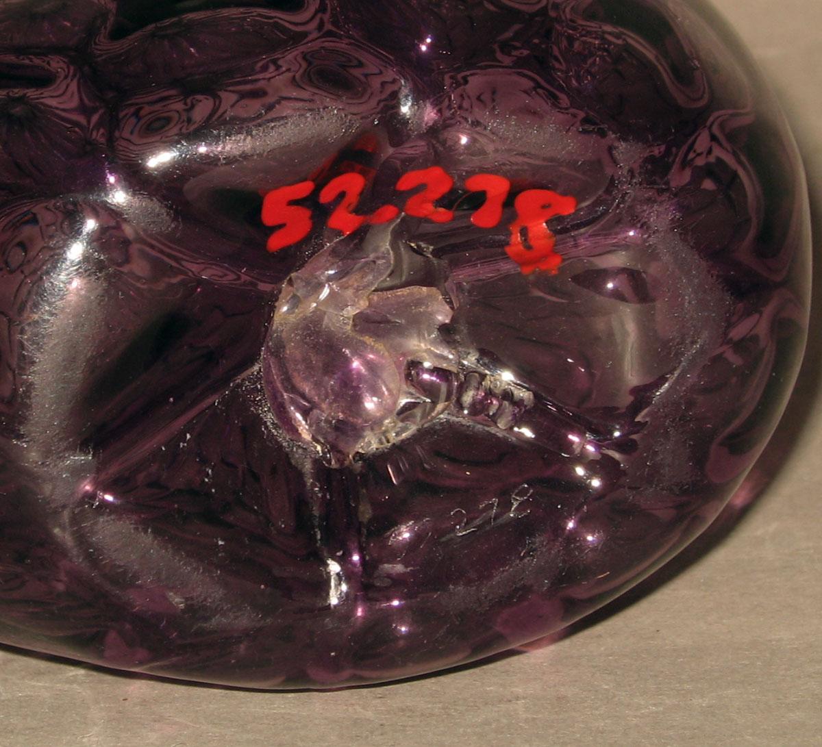 1952.0278 Amethyst glass flask (underside)
