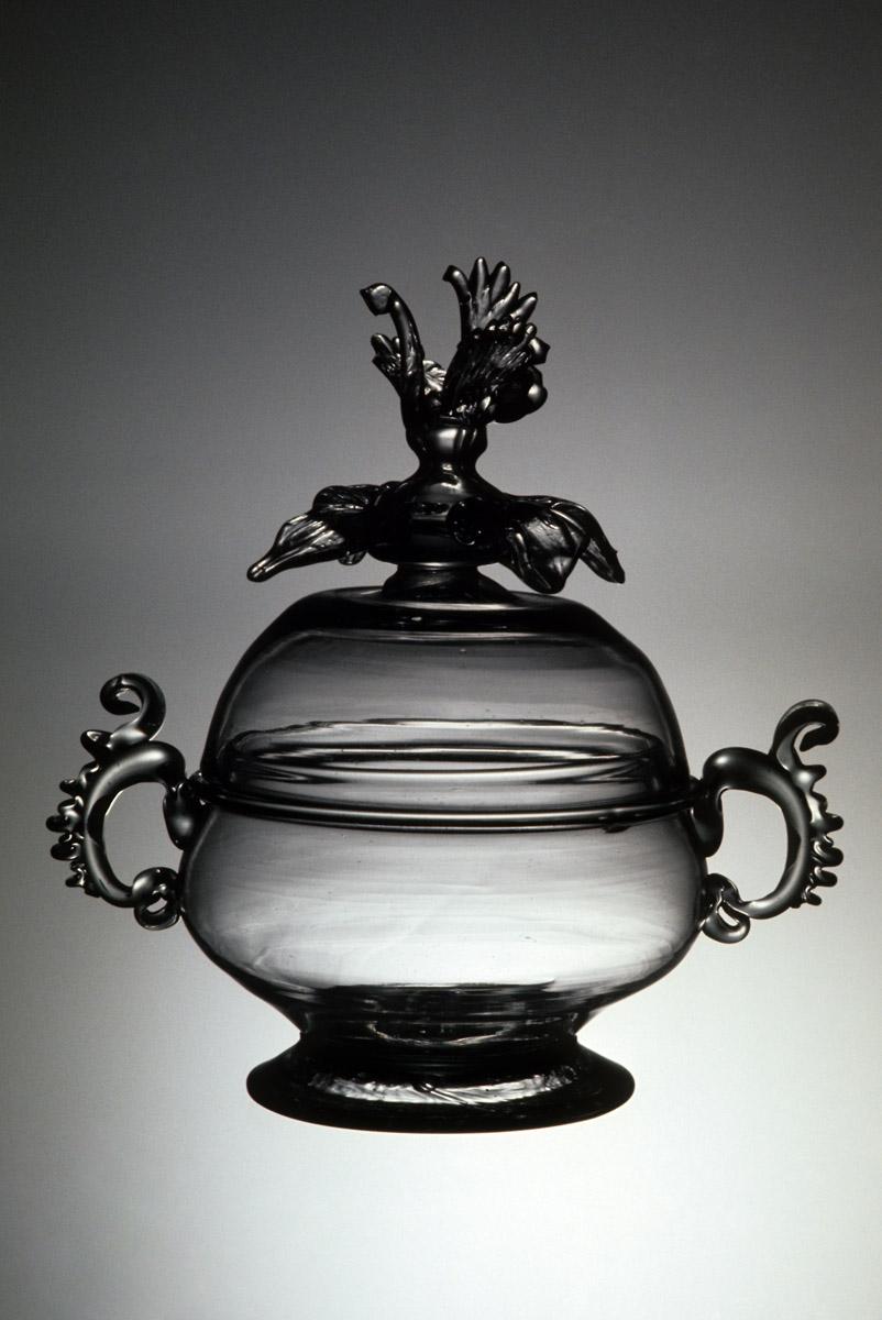 1952.0279 A, B Sugar bowl and cover